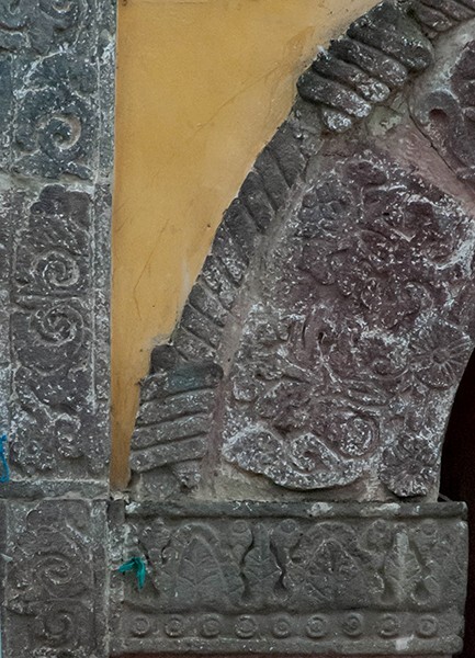 Façade portal detail (left) - Santa Mónica