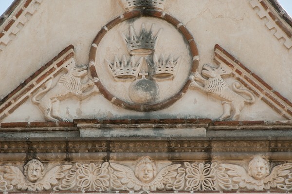 San Miguel Arcángel, façade gable, Hapsburg lions - Xometla, México
