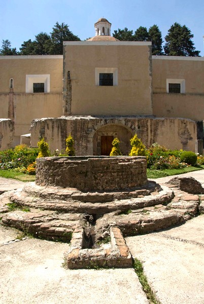 Garden fountain - Nuestra Señora del Monte Carmelo