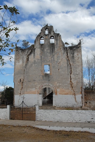 San Juan Bautista, façade - Tixhualahtún, Yucatán