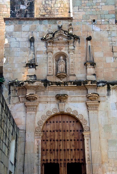 South portal - Façade