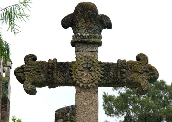 Atrial cross, front crossing & finials - Cloister, convento, capilla abierta & posas, atrial cross