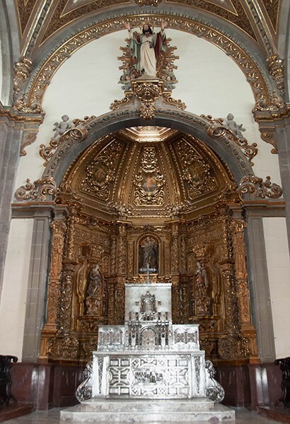 Capilla Sagrario, nave & altar - Nuestra Señora de Guadalupe