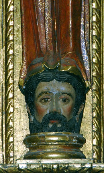 Head beneath term - San Miguel Arcángel, nave San Antonio de Padua retablo