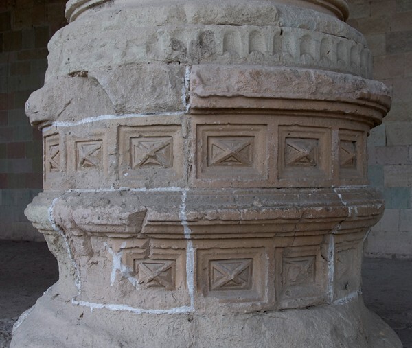 Capilla abierta, diamonwork pillar base - Capilla abierta