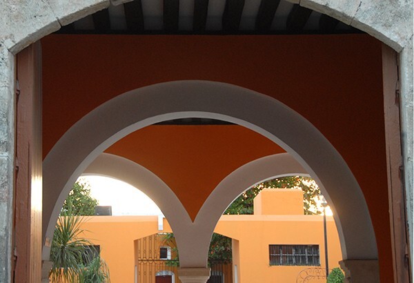 Viejo Cárcel, patio arch - Viejo Cárcel (Old Jail)