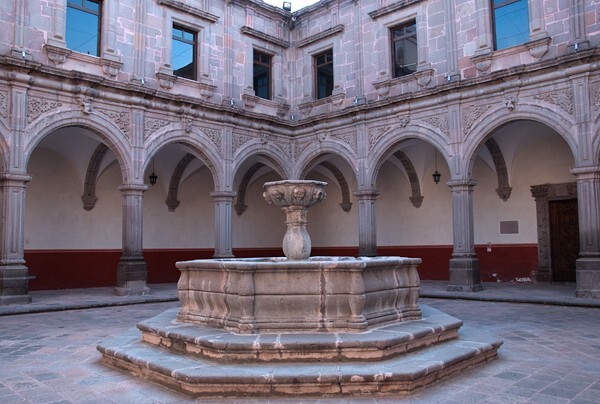 Querétaro, Querétaro, Santiago, cloister & fountain - Querétaro