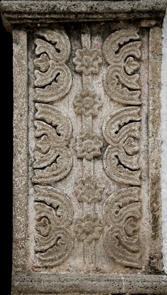 San Pedro Apóstol, façade, main portal, right pilaster - San Pedro Jácuaro, Michoacán