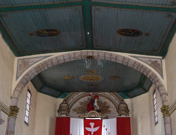 Santiago, nave, chancel arch - Santiago Undameo, Michoacán