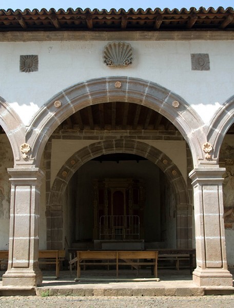 Hospitalito, central arch - Hospital Chapel (hospitalito)