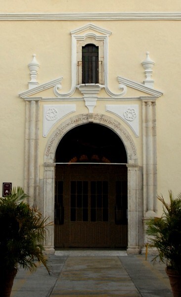 Façade, main portal - Santiago