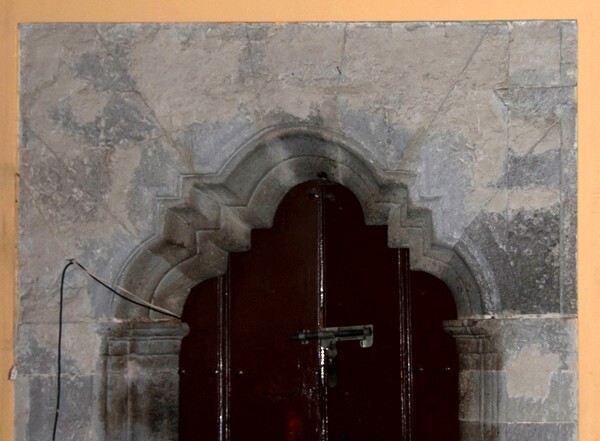 Santa Cruz, sacristy door, mixtilinear arch - Tepic, Nyarit