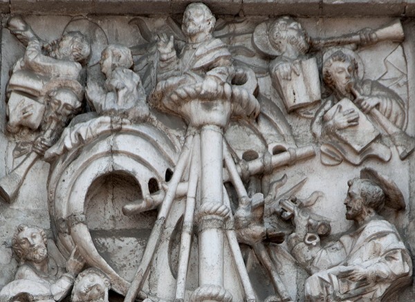 Façade, right portal relief detail, Ship of The Church - Catedral de La Asunción