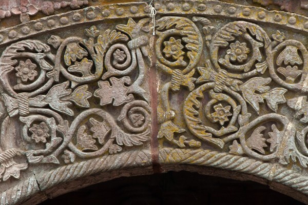 Façade portal, archivolt voussoirs - Santiago Apóstol