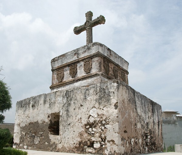 Stump & base. - Cross of Doendó