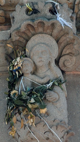 San Pedro Apóstol, façade, main portal, archivolt keystone - Zipiajo, Michoacán