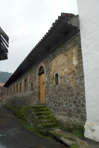 Rear wall - Santiago Apóstol