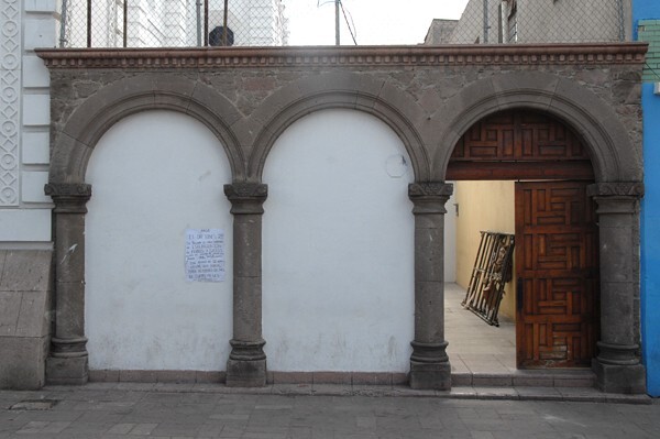 Santa Clara, portería (partially walled-up) - Santa Clara Coatitla, México