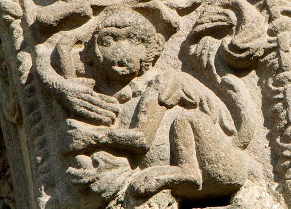Portería, far right arch, lower right voussoirs, closeup - San Luis Obispo, capilla abierta