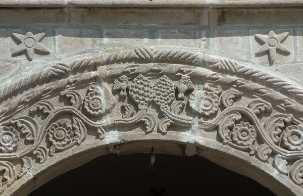 Façade portal, archivolt detail - Hospital Real de los Naturales