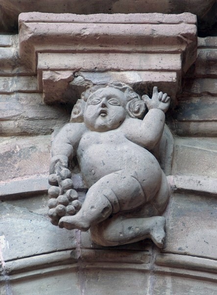 Lower cloister arch keystone, cherub - Santiago
