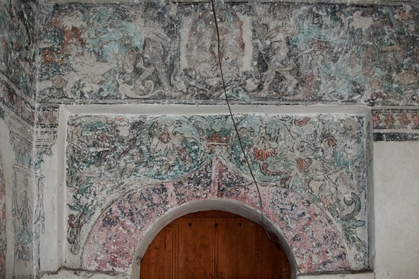 Los Santos Reyes, lower cloister walk portal - Los Santos Reyes, cloister & murals