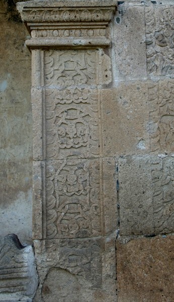 Capilla abierta, pilaster relief - San Andrés, façade, capilla abierta, portería, posas, atrial cross & nave
