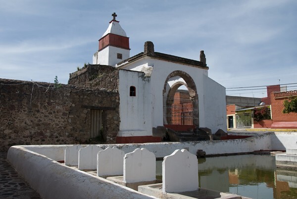 Cistern, arch & pool - Cistern (Caja de agua)