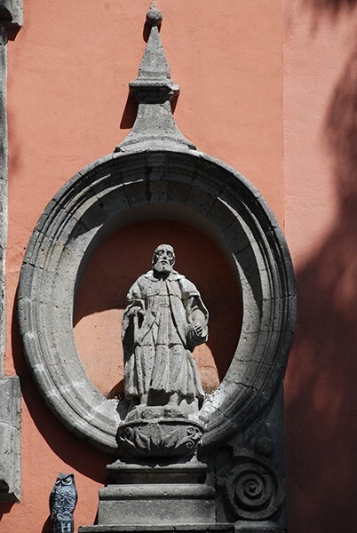 Façade, second tier roundel right, St. Damian - San Rafael