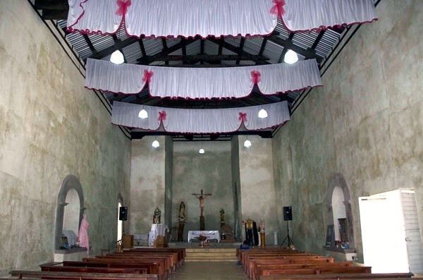 La Trinidad, nave & sanctuary - Ixtacomitán, Chiapas