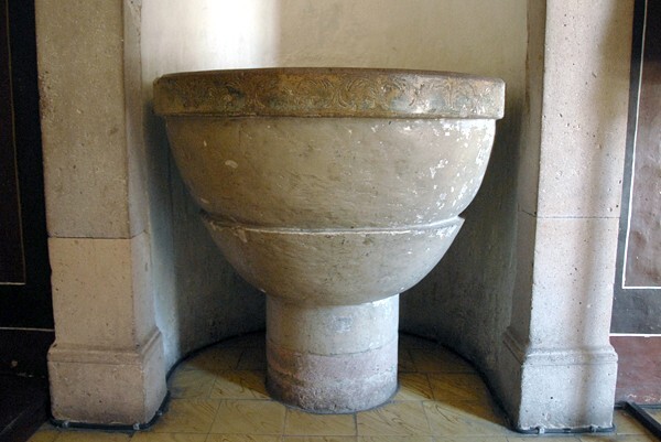 San Juan Bautista, baptismal font - Victoria, Guanajuato