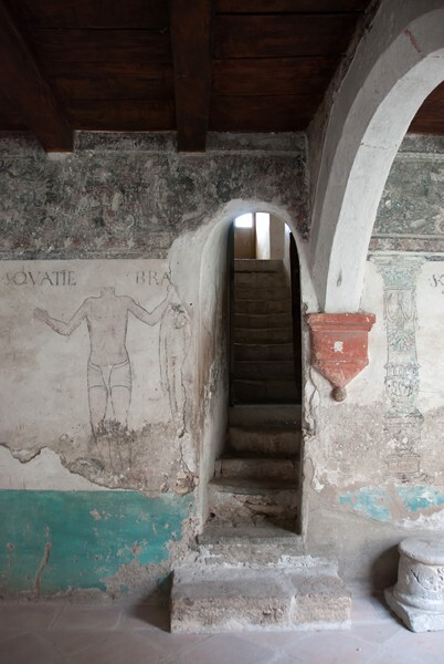 Los Santos Reyes, lower cloister walk, arch & stairway - Los Santos Reyes, cloister & murals