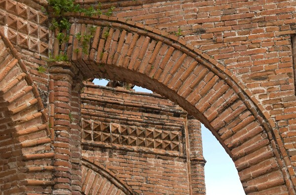 Flying buttresses - Fuente La Pila o La Corona
