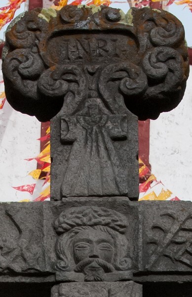 Atrial cross, front crossing (face of Christ), neck (tunic)  & head - Señor Santiago