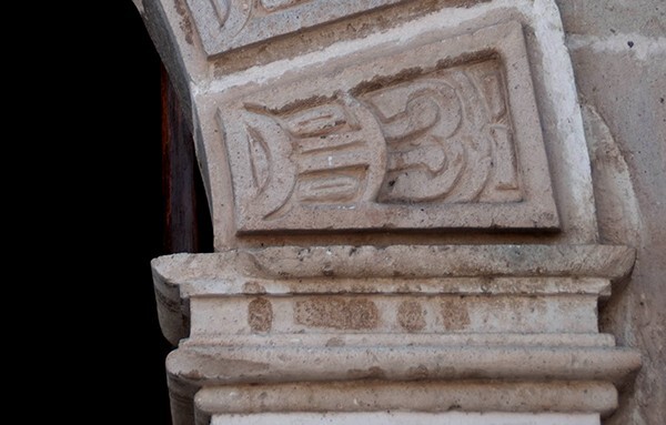 Façade portal, archivolt voussoir - San Nicolás de Tolentino