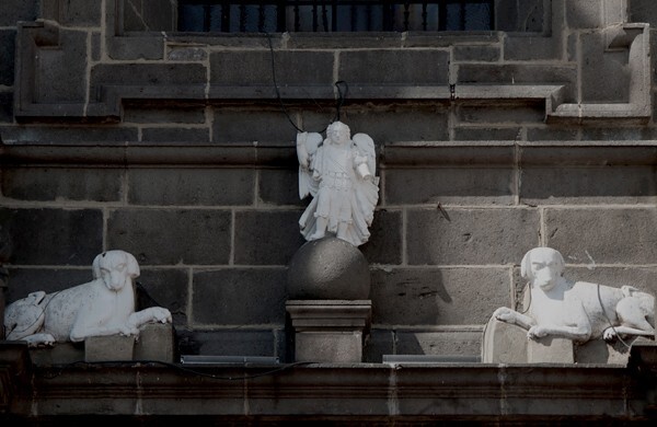 Façade reliefs, St. Michael Archangel & Dominican dogs - Santo Domingo