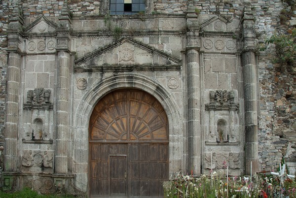 Façade portal - Los Santos Reyes