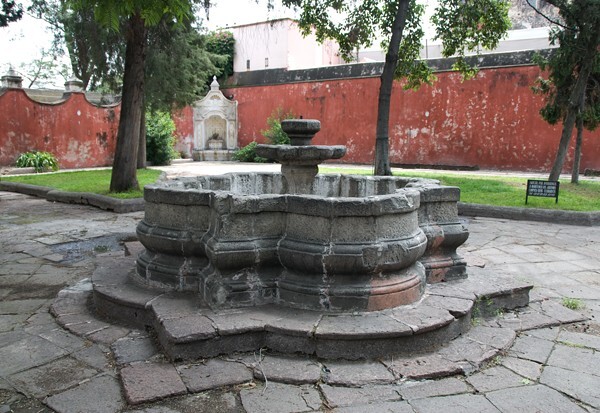 Nuestra Señora del Carmen, atrio fountain - Nuestra Señora de los Remedios