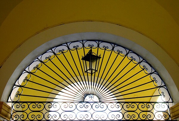 Hospital de Nuestra Señora del Refugio, chapel patio arch fretwork - Tlaquepaque, Jalisco
