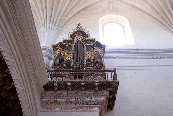 Organ, tribune & clerestory - Organ