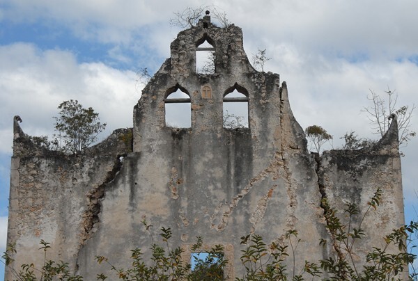 San Juan Bautista, façade espadaña - Tixhualahtún, Yucatán