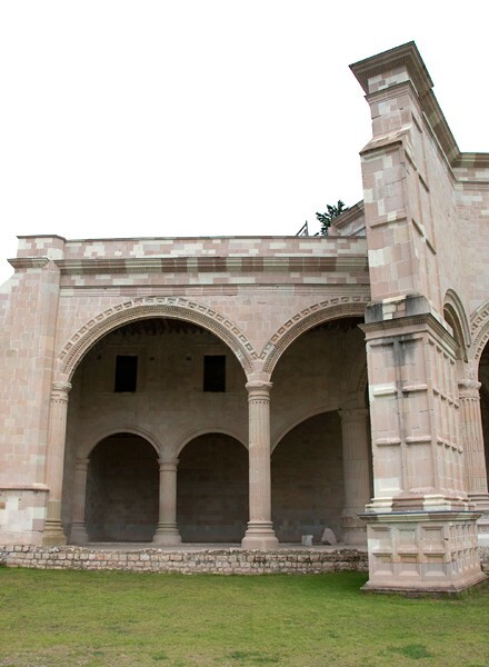 Capilla abierta, arches & buttress - Capilla abierta