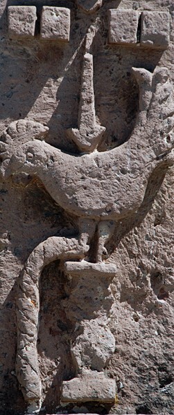 San Agustín, atrial cross, front, shaft closeup - San Agustín