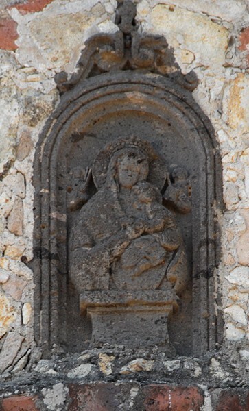 Hacienda Labor de Rivera, chapel wall, Virgin & Child - Guachicmontón, Jalisco