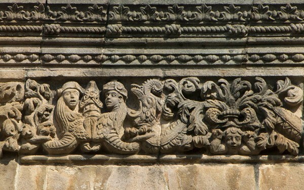 Chancel arch alfiz, top right relief - San Luis Obispo, capilla abierta