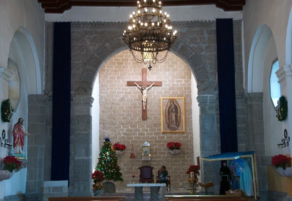 Sanctuary & chancel arch - Iglesia Sanctorum