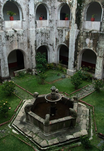 Santiago Apóstol, cloister & fountain - Ocuituco, Morelos