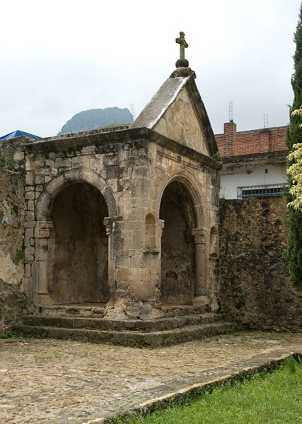 NW posa chapel - Cloister, convento, capilla abierta & posas, atrial cross