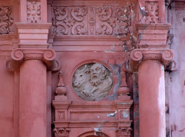 Façade, second tier roundel (right) - San Francisco (largely rebuilt)