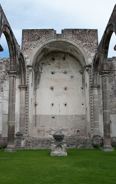 Basilica sanctuary-apse - Santiago Apóstol (ruins)